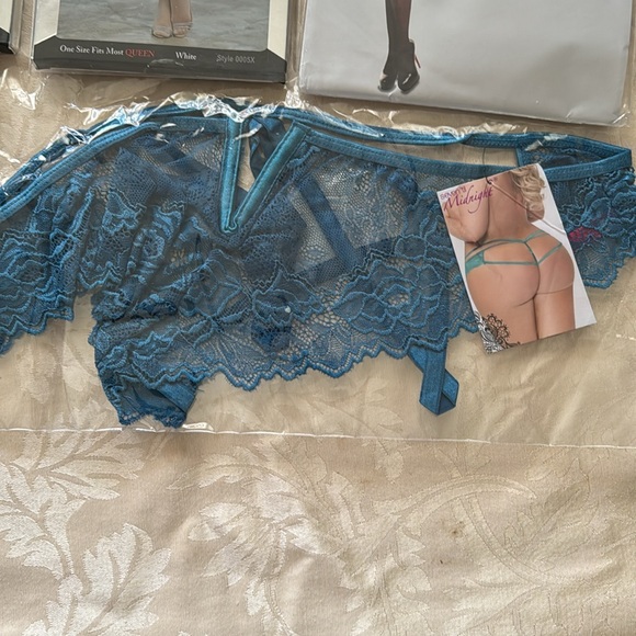 Intimate selection of 4 stockings and 3 lace panties, new, size 1x 2x - Picture 4 of 5